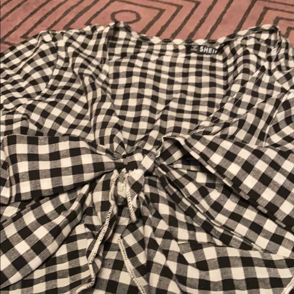 NWOT Tie front ruffle hem Gingham top - Picture 5 of 5
